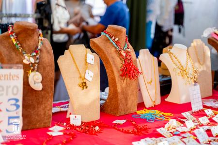 Imagen 122 Textil-bisuteria-19