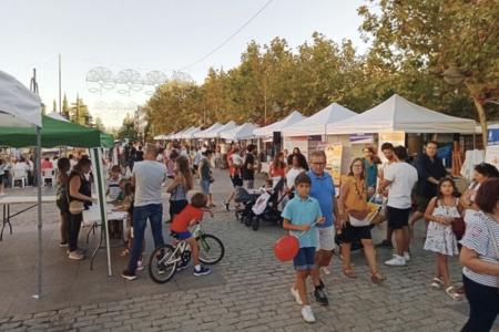 Imagen Exhibición de perros, árbol solidario, cuentacuentos, artesanía o acciones de voluntariado, dinamizan este sábado la Gran Vía de Majadahonda